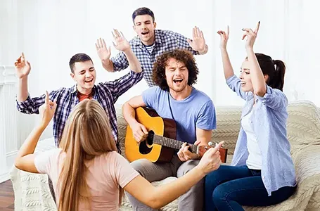 巨匠獨家主題課程，超過100個多元實用主題，從熱門話題、休閒娛樂、社交互動到日常生活，讓你在生活中讓