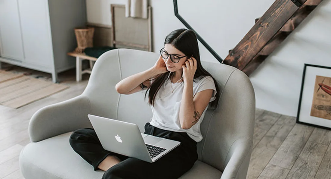 基礎聽力養成課程，學習目標：學習掌握聽力內容之重點，奠定多益聽力測驗之基礎，活用技巧於實際生活應對。
