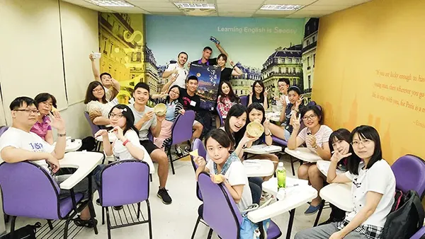 巨匠美語ECAM情境教學活動規劃實用又好玩的課程內容，有效練習生活常用的社交英文與字彙