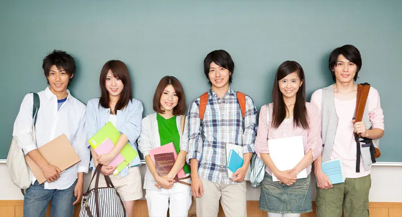 巨匠美語全民英檢初級考照班(初試)，重點加強聽力、閱讀能力，幫學生整理必考題型和答題技巧，不用字字看懂就可答題