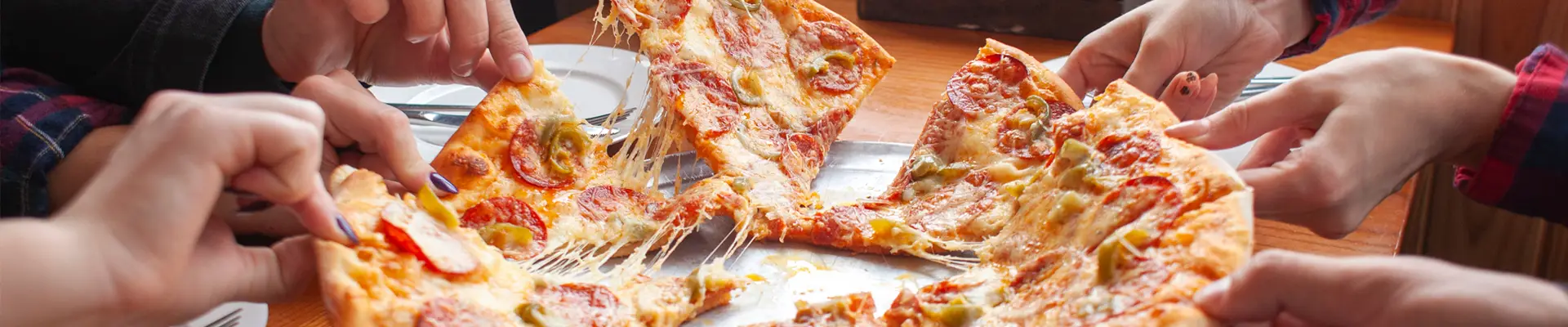 生活情境英語會話課程利用全台首創ECAM教學法，搭配規劃完整的生活情境英語會話主題、時下熱門話題，透過專業外師引導，實際開口說，英文突飛猛進。