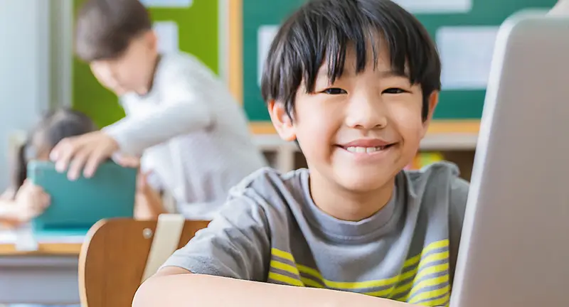 巨匠美語外語即時通-兒童日語，運用圖像、書寫、口說等互動方式，認識日語單字，和老師一起讀日語短篇故事，建立對日語的興趣與自信。