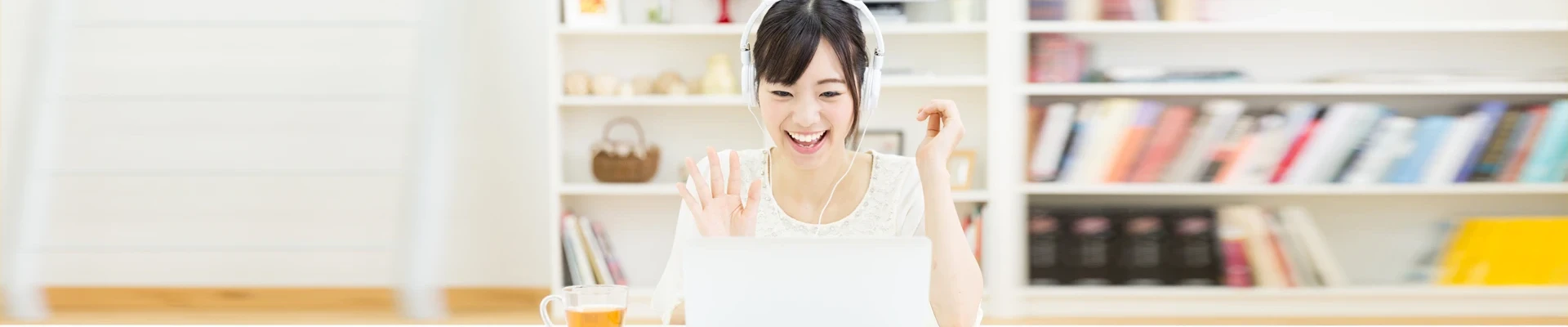 英文會話課程推薦 - 巨匠美語生活會話課程，本課程提供最道地的英文口說練習，探討國際多元文化議題，培養批判思考與英文口說能力