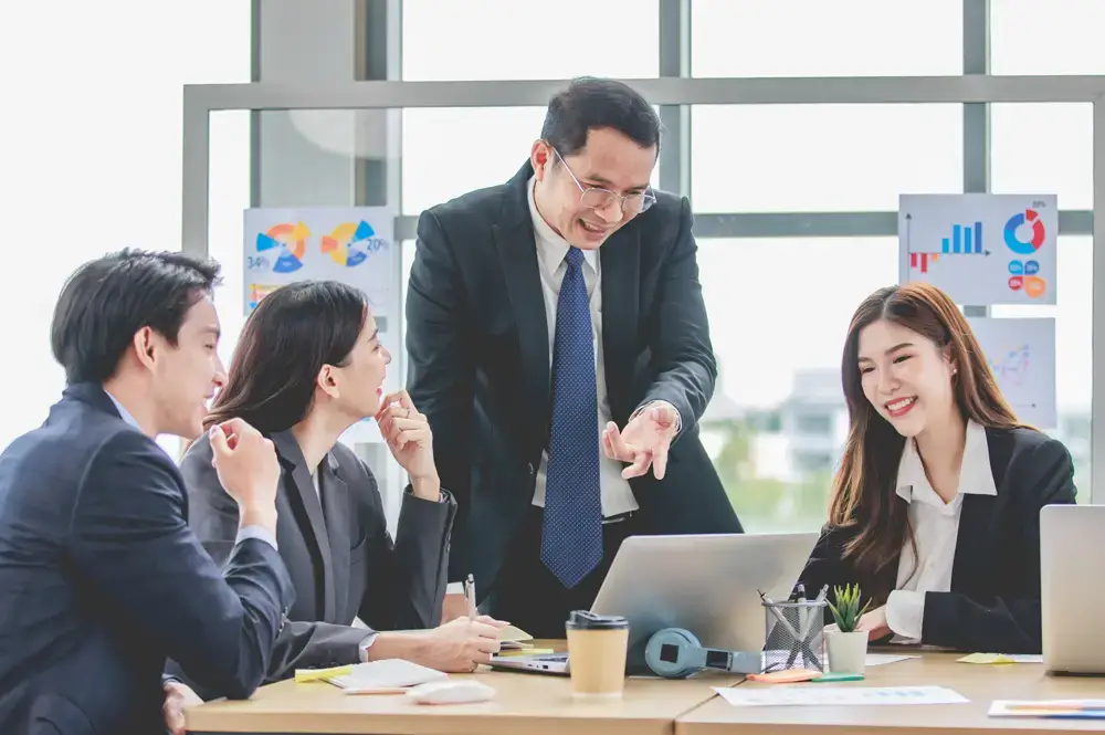國際金融顧問/投資分析師